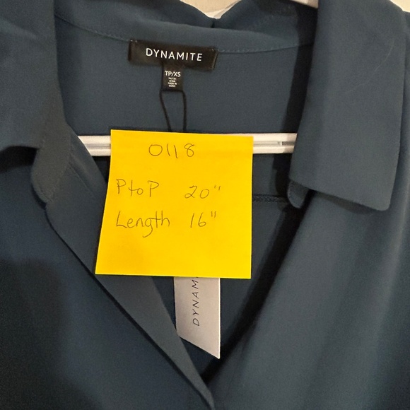 Dynamite Size XS NWT Long-sleeve Front twist Crop Top - Picture 2 of 9